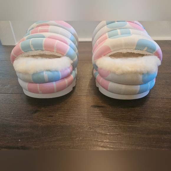 UGG Pride Slide - Unisex | Womens Size 9 - Picture 5 of 11